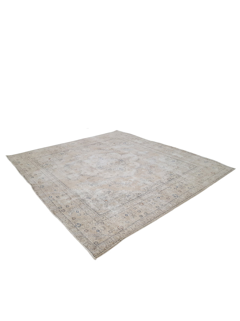 Pacific Vintage 41638 Ivory Ivory Vintage Hand Knotted Rug