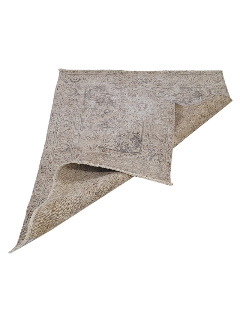 Pacific Vintage 42097 Ivory Ivory Vintage Hand Knotted Rug