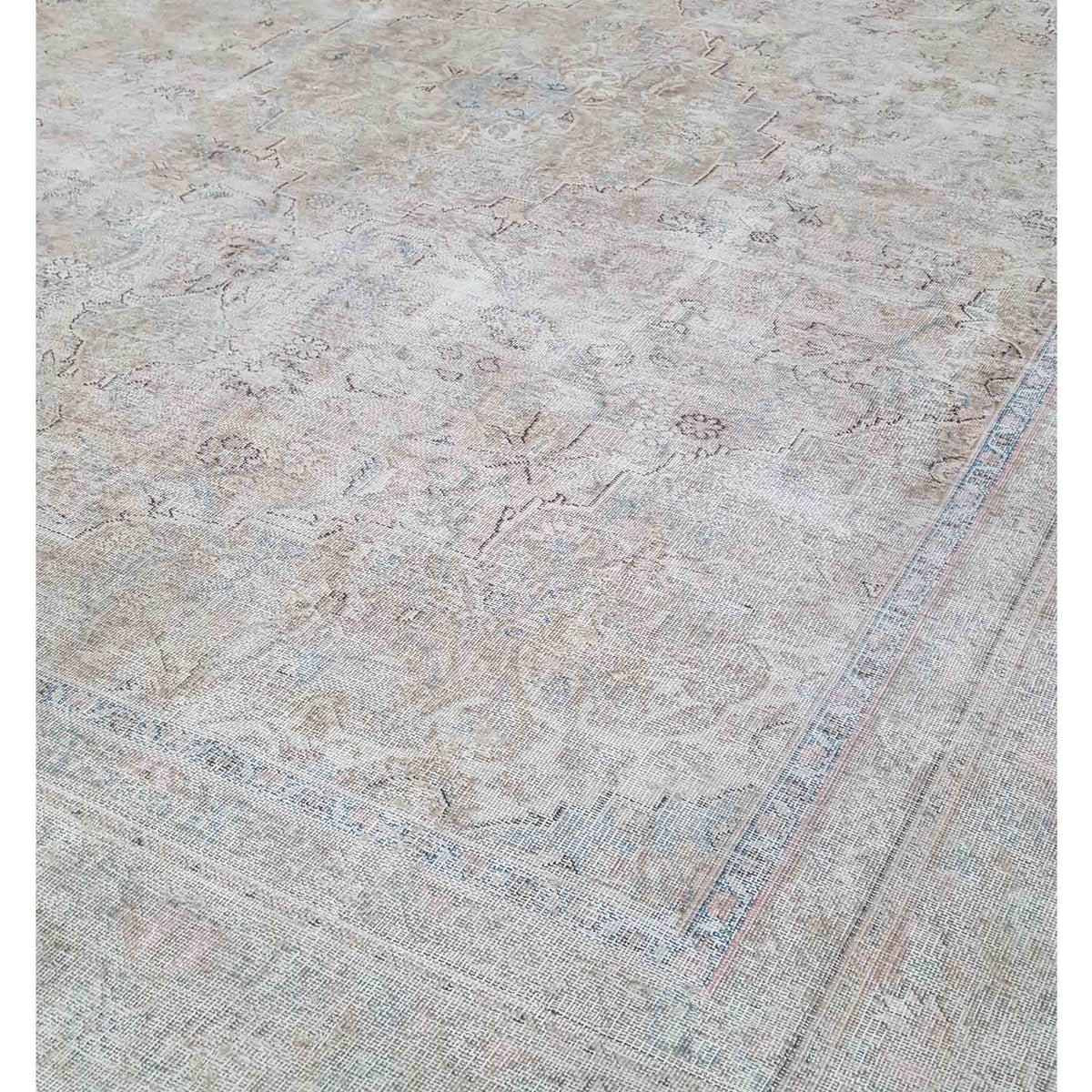 Pacific Vintage 42895 Ivory Coral Vintage Hand Knotted Rug